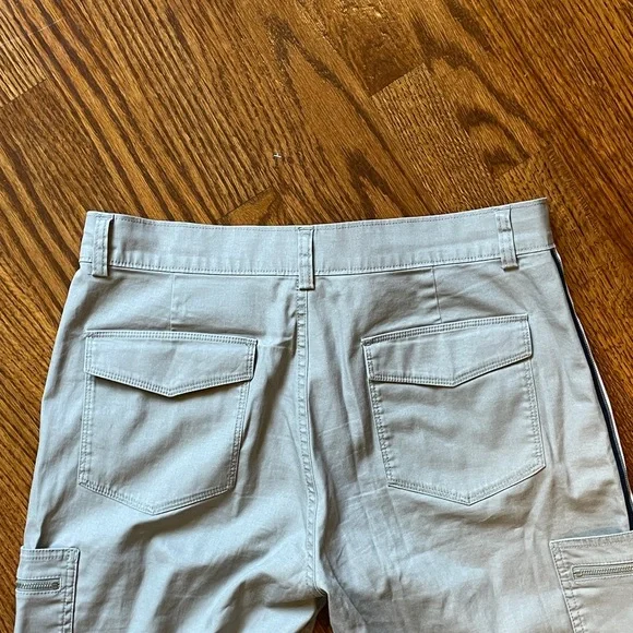 Athleta Tan Desert Summit Cargo Pants - Size 8 - Picture 9 of 9